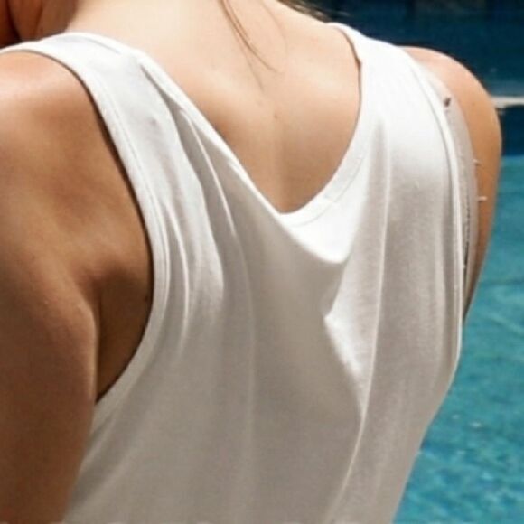 Graphic Pineapple Tank - Picture 5 of 11